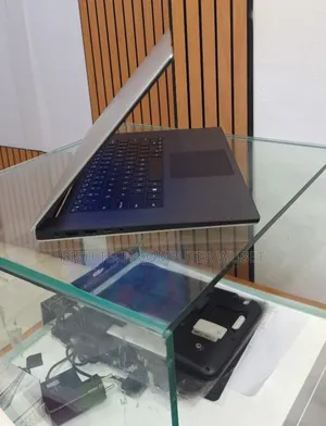 New Laptop Dell XPS 15 32GB Intel Core I9 SSD 2T