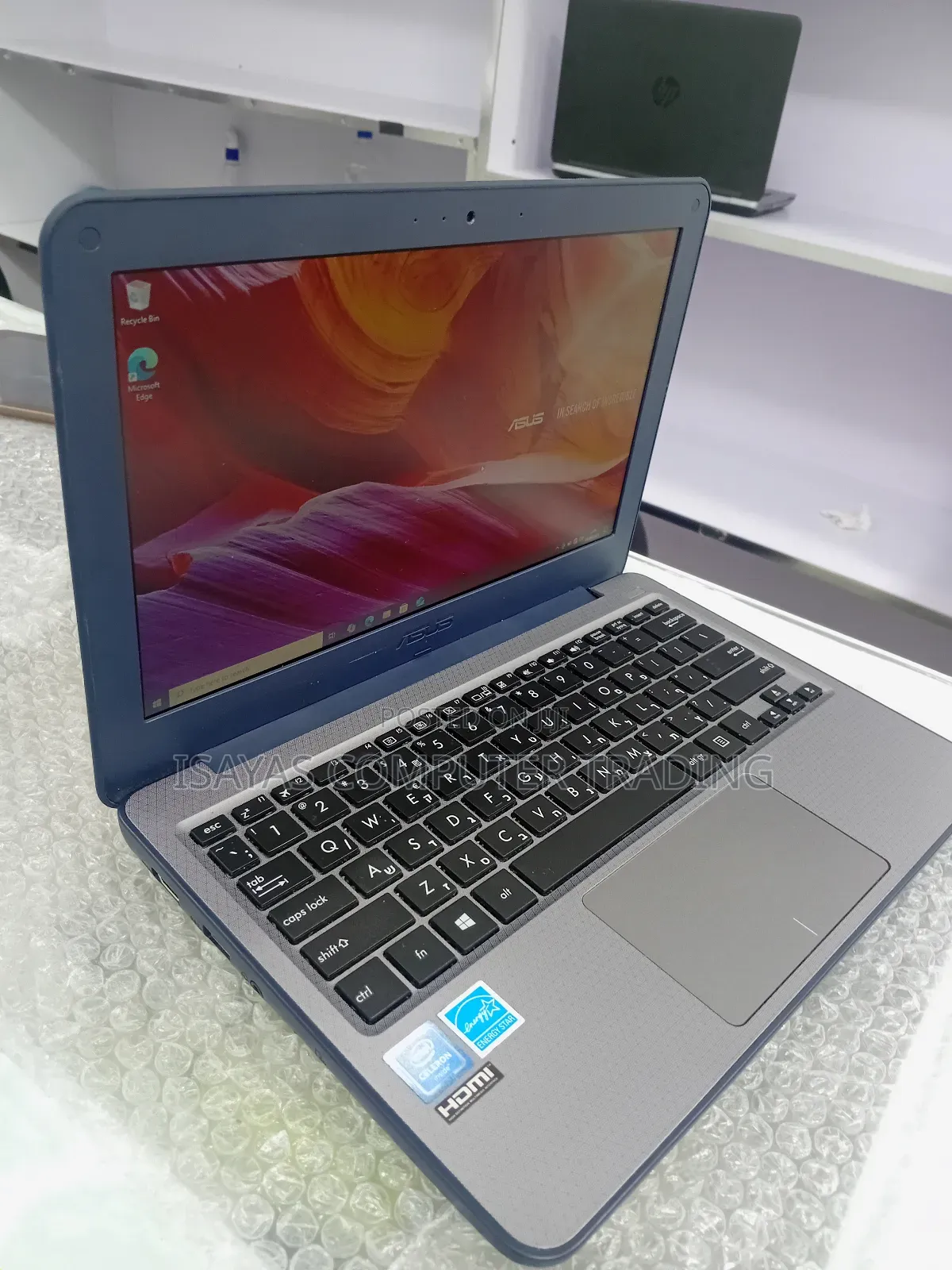 New Laptop Asus 4GB Intel SSD 640GB