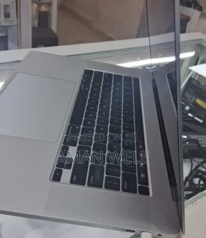 New Laptop Apple MacBook Pro 2019 16GB Intel Core I7 SSD 512GB