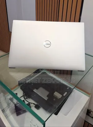 New Laptop Dell XPS 15 32GB Intel Core I9 SSD 2T