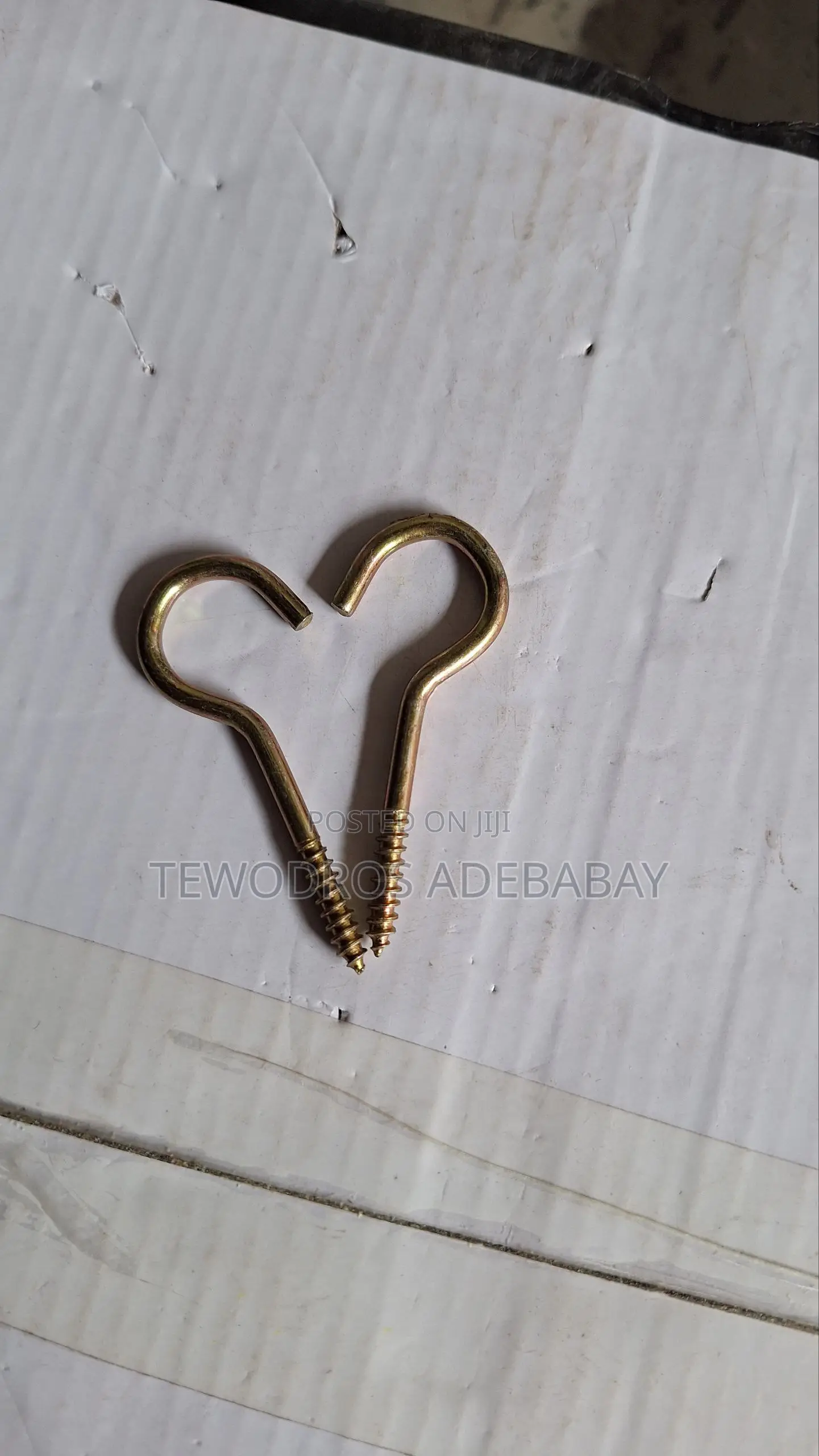 Open Coat Hanger Screw