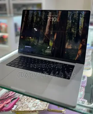 Photo - New Laptop Apple MacBook Pro M1 16GB Apple M1 Pro SSD 1T