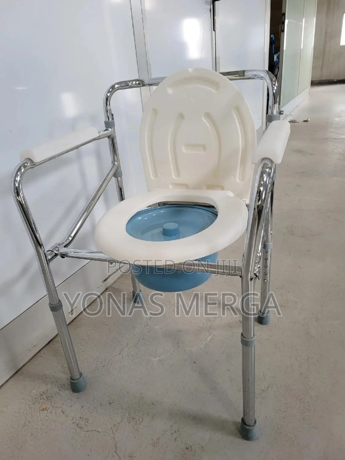 Commode Toilet Chair支完toilet₩= Makes Getting Up and Sitting Down a Lot