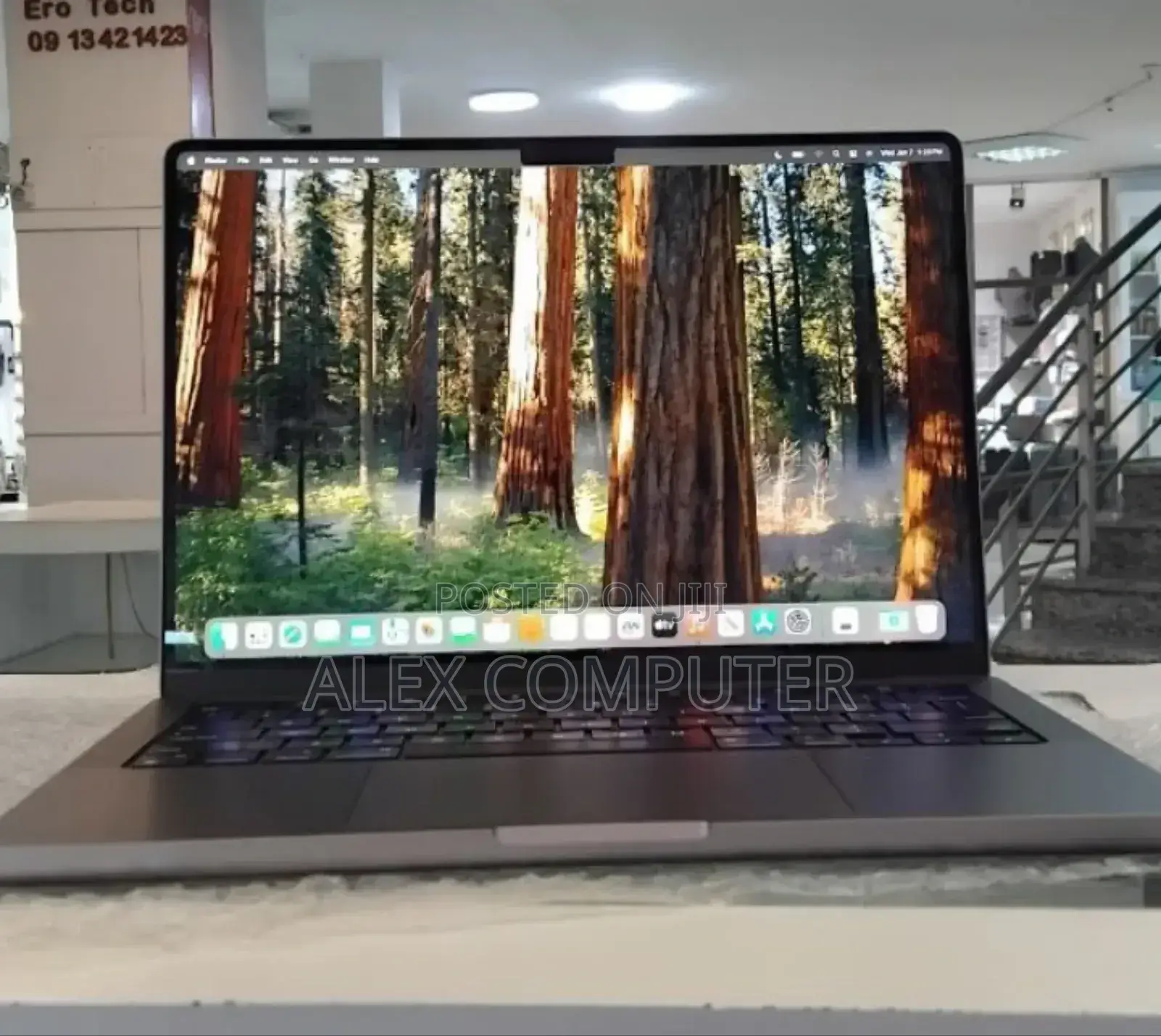 New Laptop Apple MacBook Pro M1 16GB Apple M1 Pro SSD 512GB