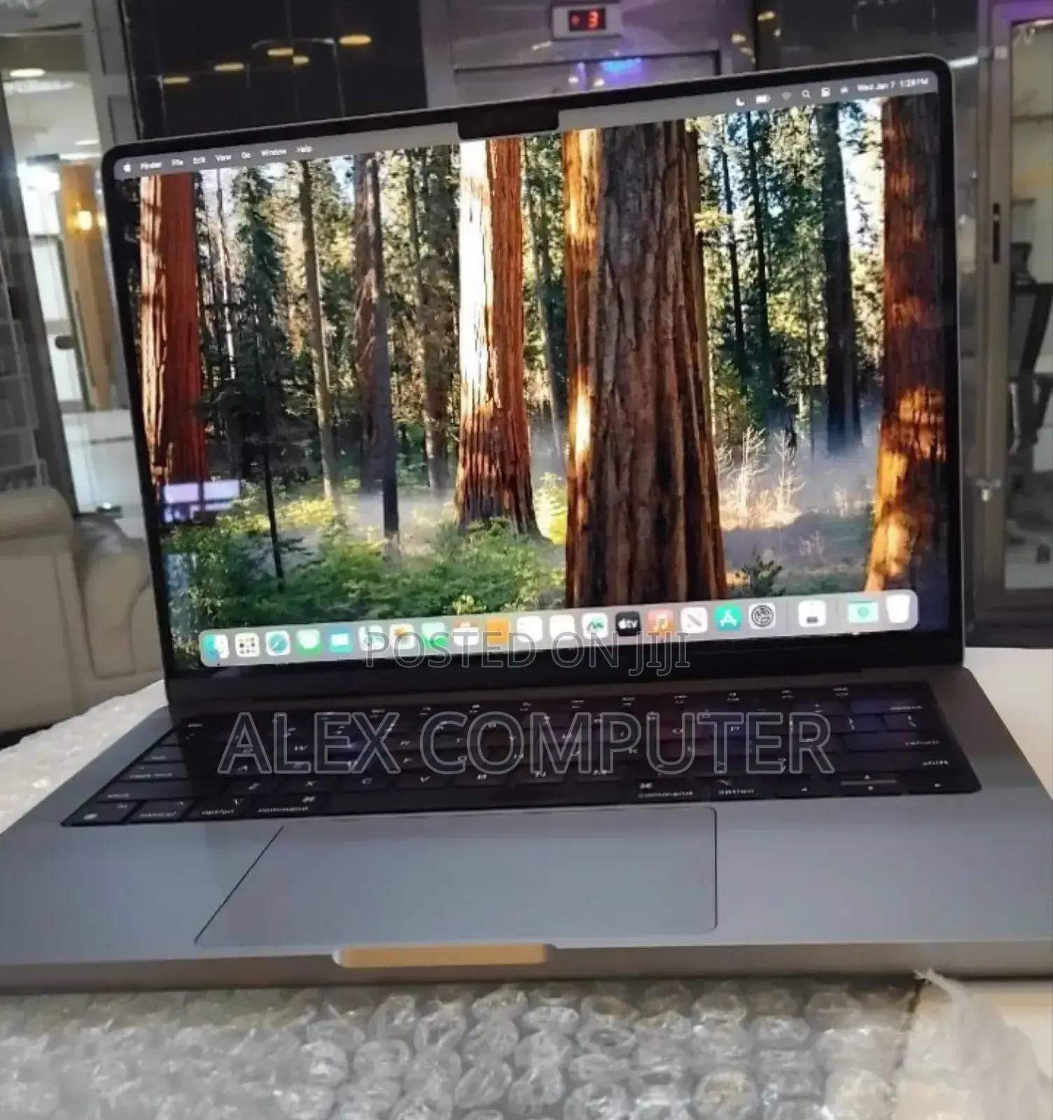 New Laptop Apple MacBook Pro M1 16GB Apple M1 Pro SSD 512GB