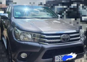 Photo - Toyota Hilux 2017 Gray