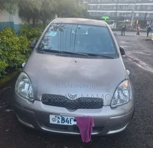 Photo - Toyota Vitz 2004 Brown