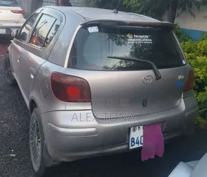 Toyota Vitz 2004 Gold