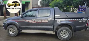 Photo - Toyota Hilux 2015 Gray