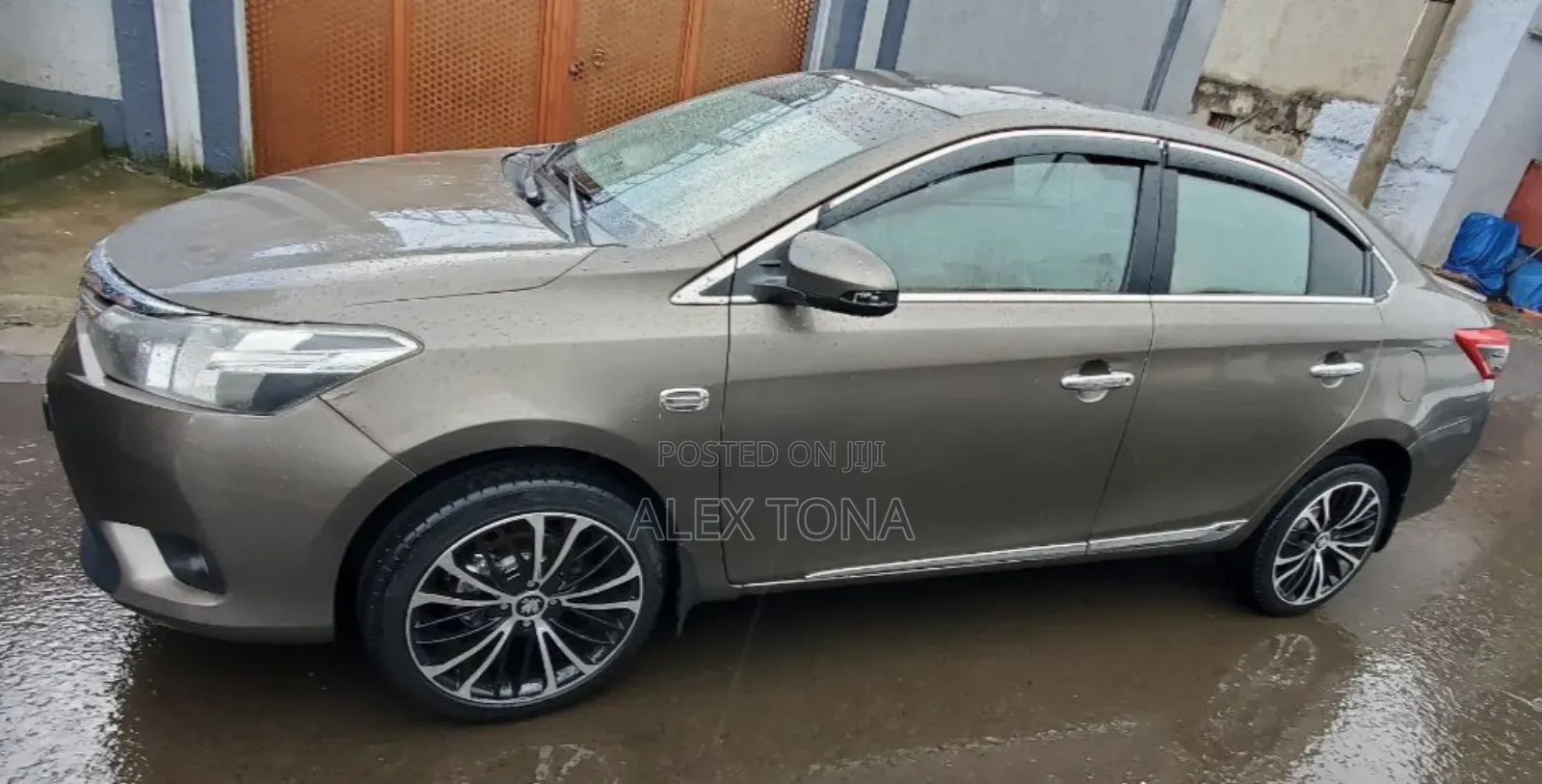 Toyota Yaris 2016 Gold