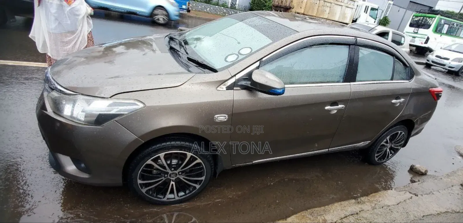 Toyota Yaris 2016 Gold