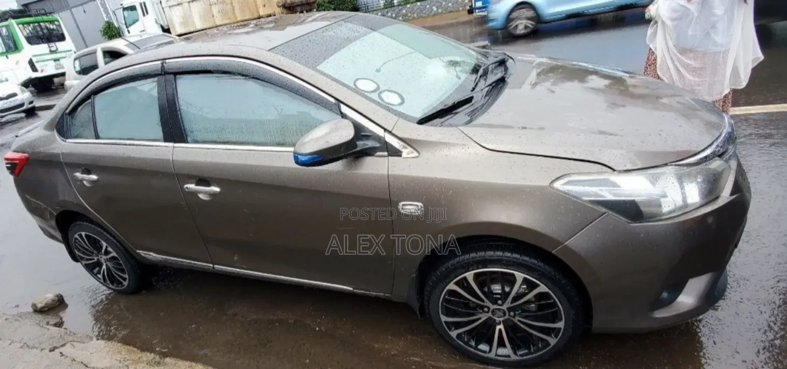 Toyota Yaris 2016 Gold