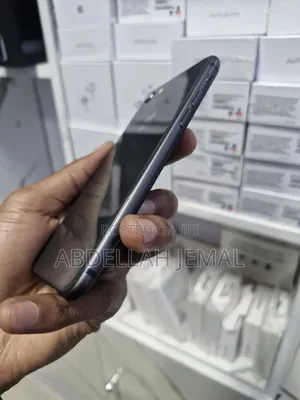 New Apple iPhone 8 64 GB Black