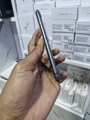 New Apple iPhone 8 64 GB Black