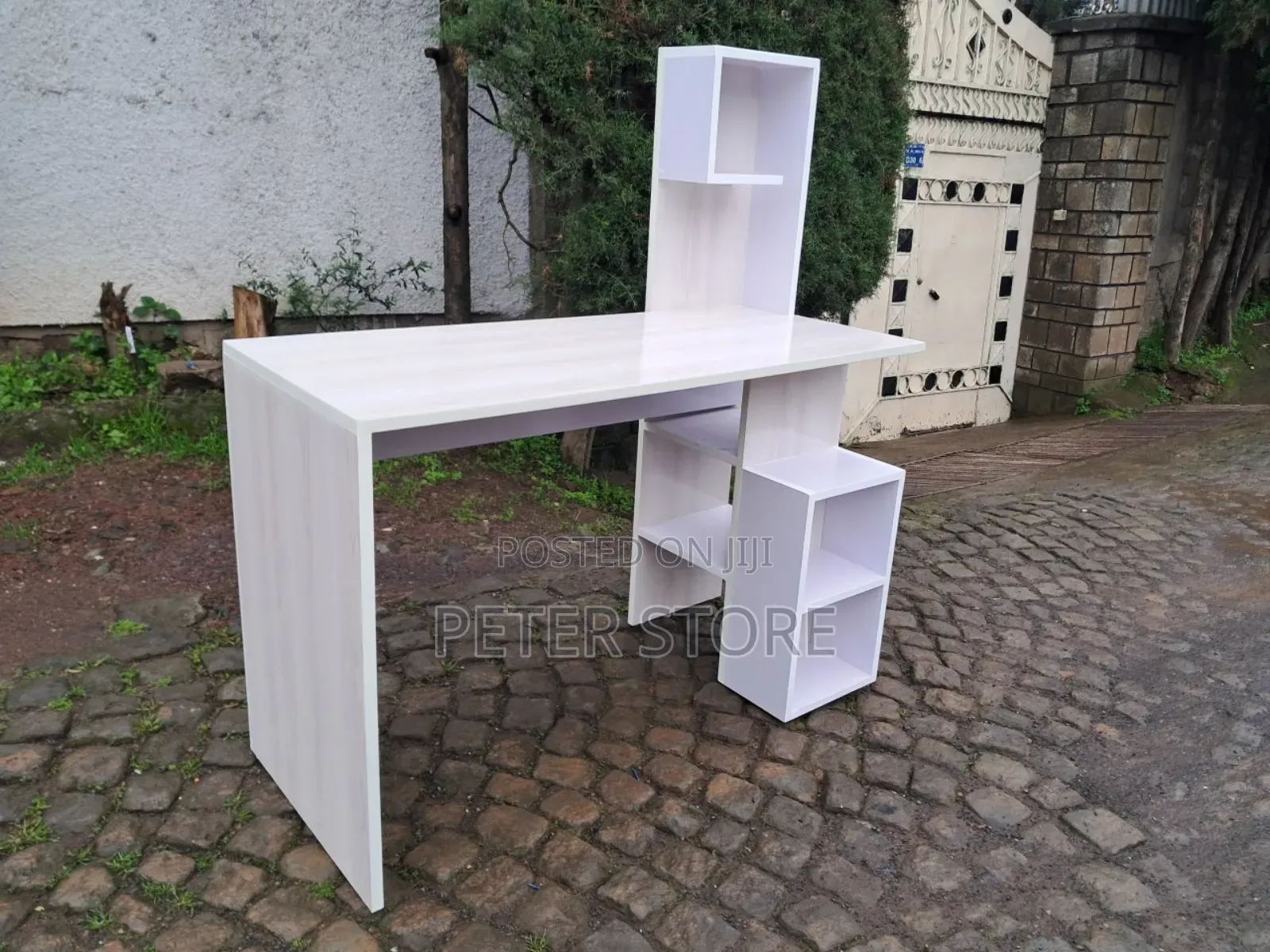 Size 1.20cm Reading Table