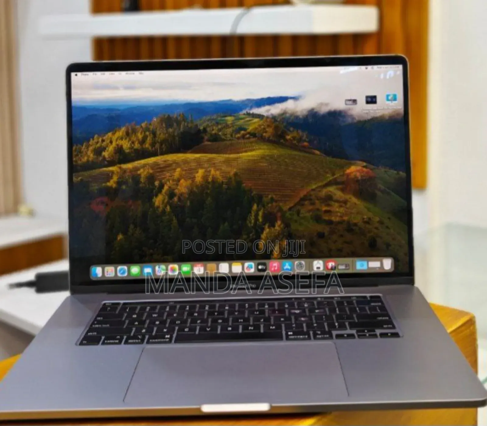 New Laptop Apple MacBook Pro 2020 8GB Intel Core I5 SSD 256GB