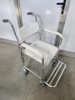 Photo - Wheelchair脯了commode Wheelchair麻弓toilet Wheelchair名人commode Wheelchair