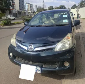 Photo - Toyota Avanza 2013 Black