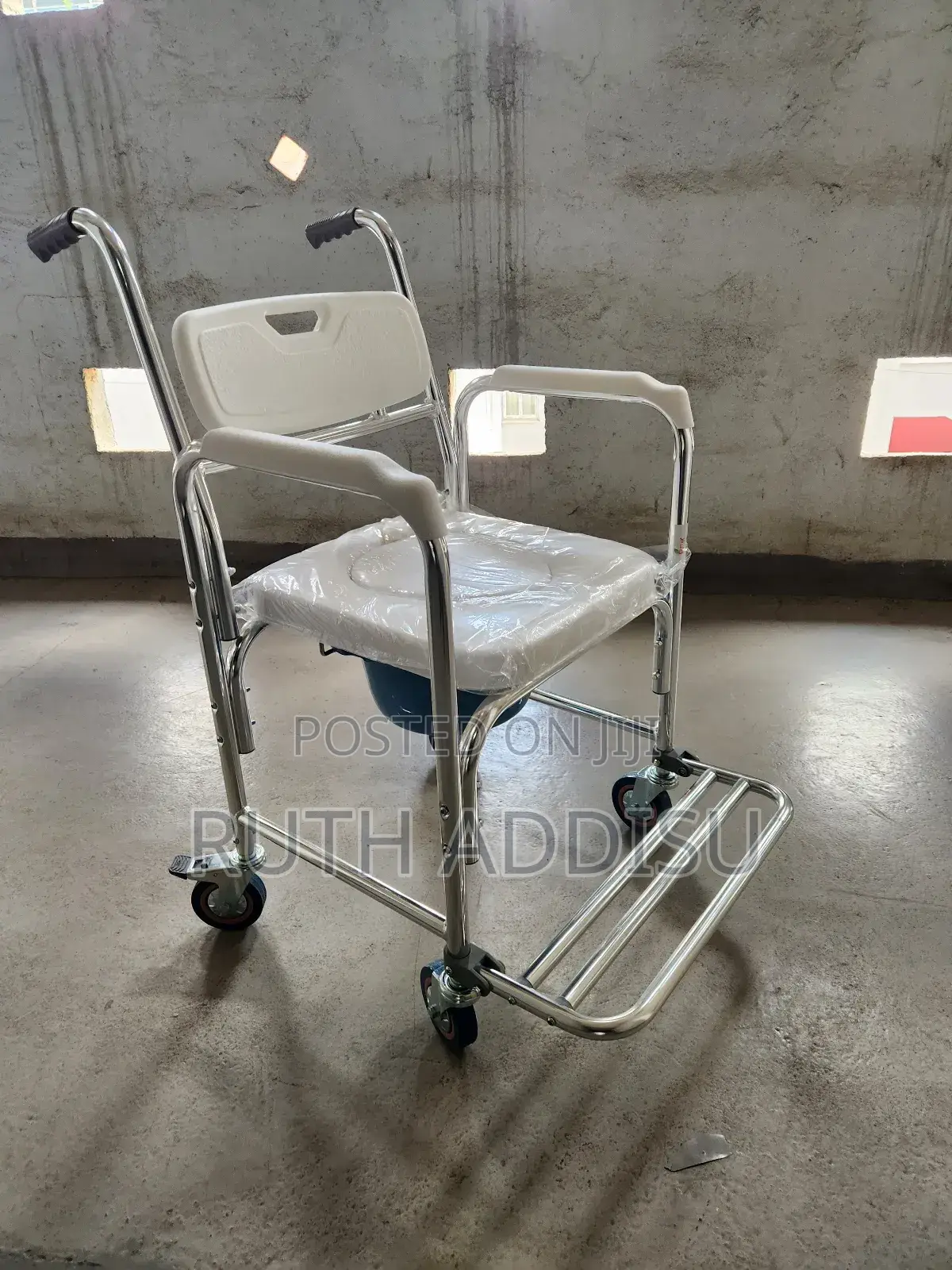 Commode Four Wheel Wheelchair蝨你wheelchair鳵的wheelchair建安wheelchair New