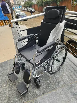 Photo - Wheelchair站立wheelchair嘴角wheelchair莉與wheelchair底層wheelchair娃子wheelchair