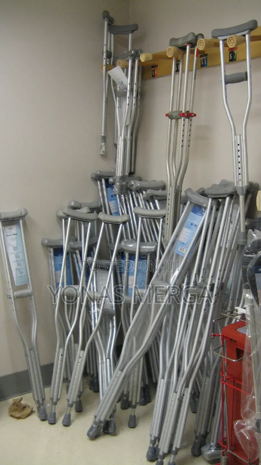 Crutches谿₰Clean and Undamaged Crutches‱翰tall Adult Crutches Pair