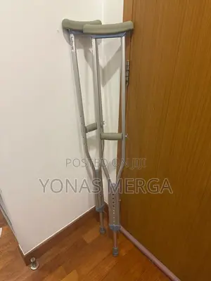 Axillary Crutches哥፹neck to Help Reduce Strain on the User's #Crutches