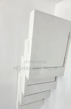 New Laptop Apple MacBook Air 2025 M4 13-Inch 16GB Apple M4 SSD 256GB