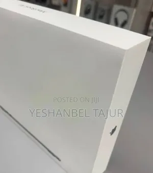 New Laptop Apple MacBook Air 2025 M4 13-Inch 16GB Apple M4 SSD 256GB