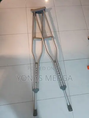 Photo - Adjustable Adult Crutch Aqua訊三crutches€0it's Important That a Reliable