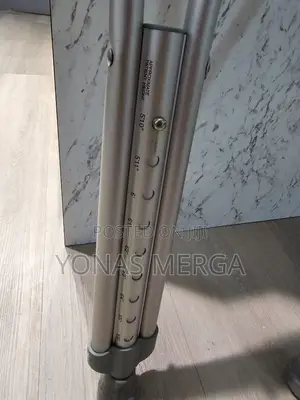 Lightweight Crutches韋፮crutches; Distribute Weight Through Your Hands.