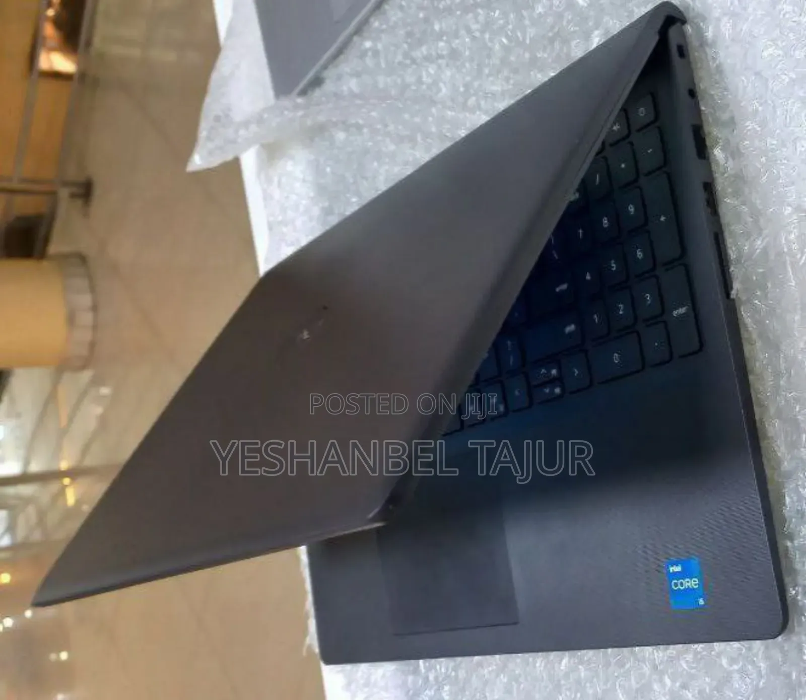 New Laptop Dell Vostro 3520 8GB Intel Core I5 SSD 1T