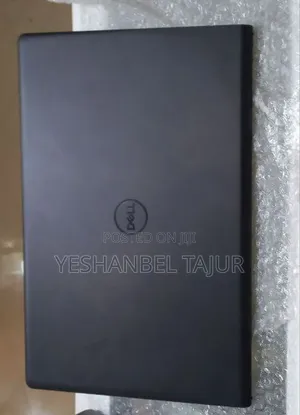 New Laptop Dell Vostro 3520 8GB Intel Core I5 SSD 1T