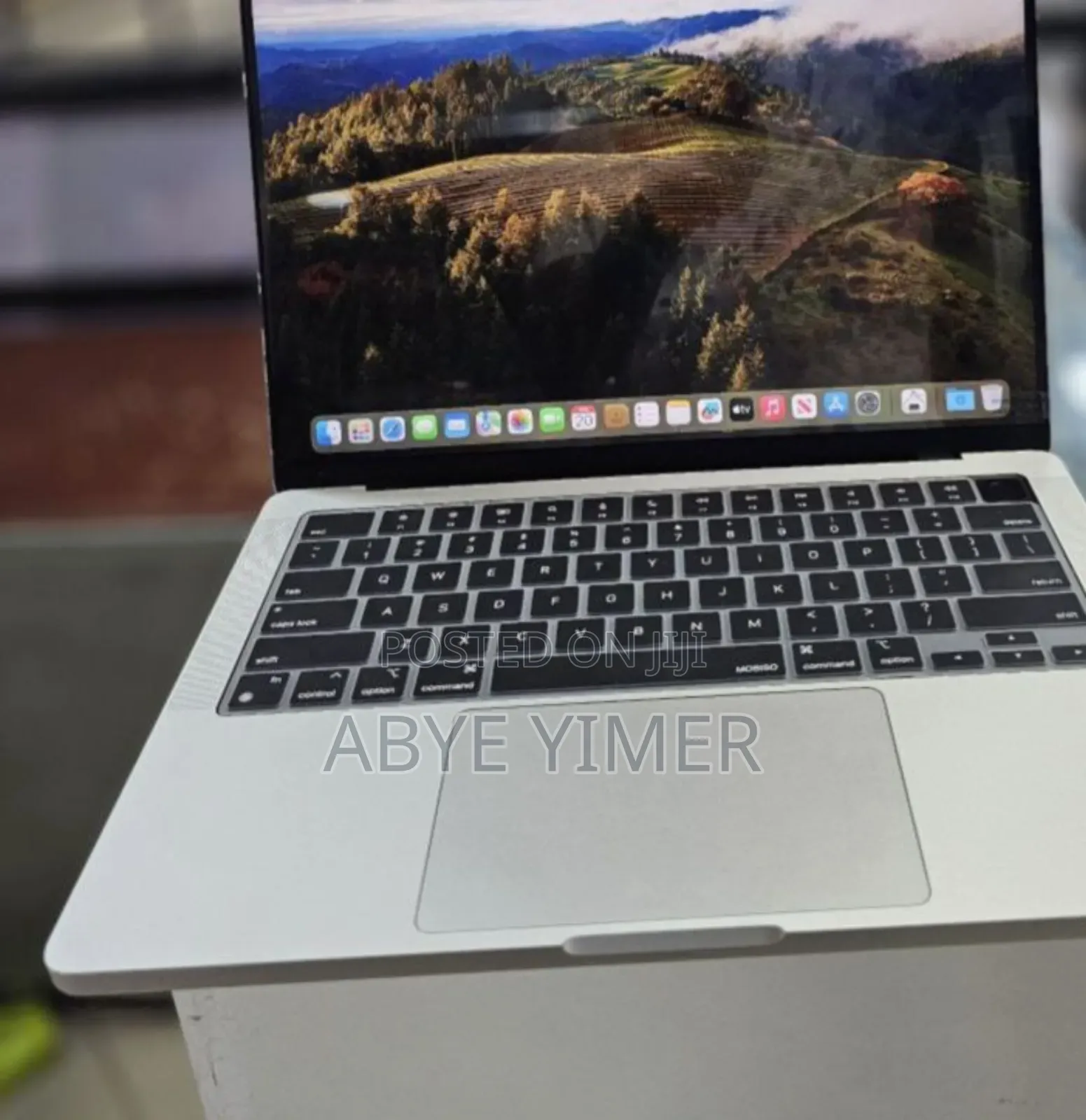 New Laptop Apple MacBook Pro 2023 M3 14-Inch 8GB Intel Core M SSD 512GB