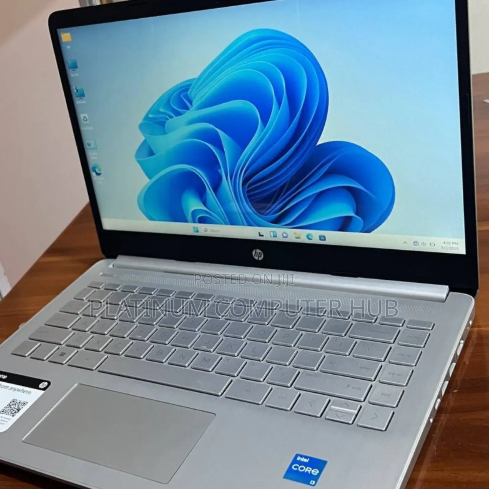 New Laptop HP 14-Ep0063 8GB Intel Core I3 SSD 256GB