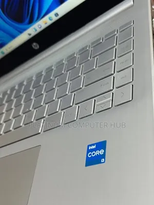 New Laptop HP 14-Ep0063 8GB Intel Core I3 SSD 256GB
