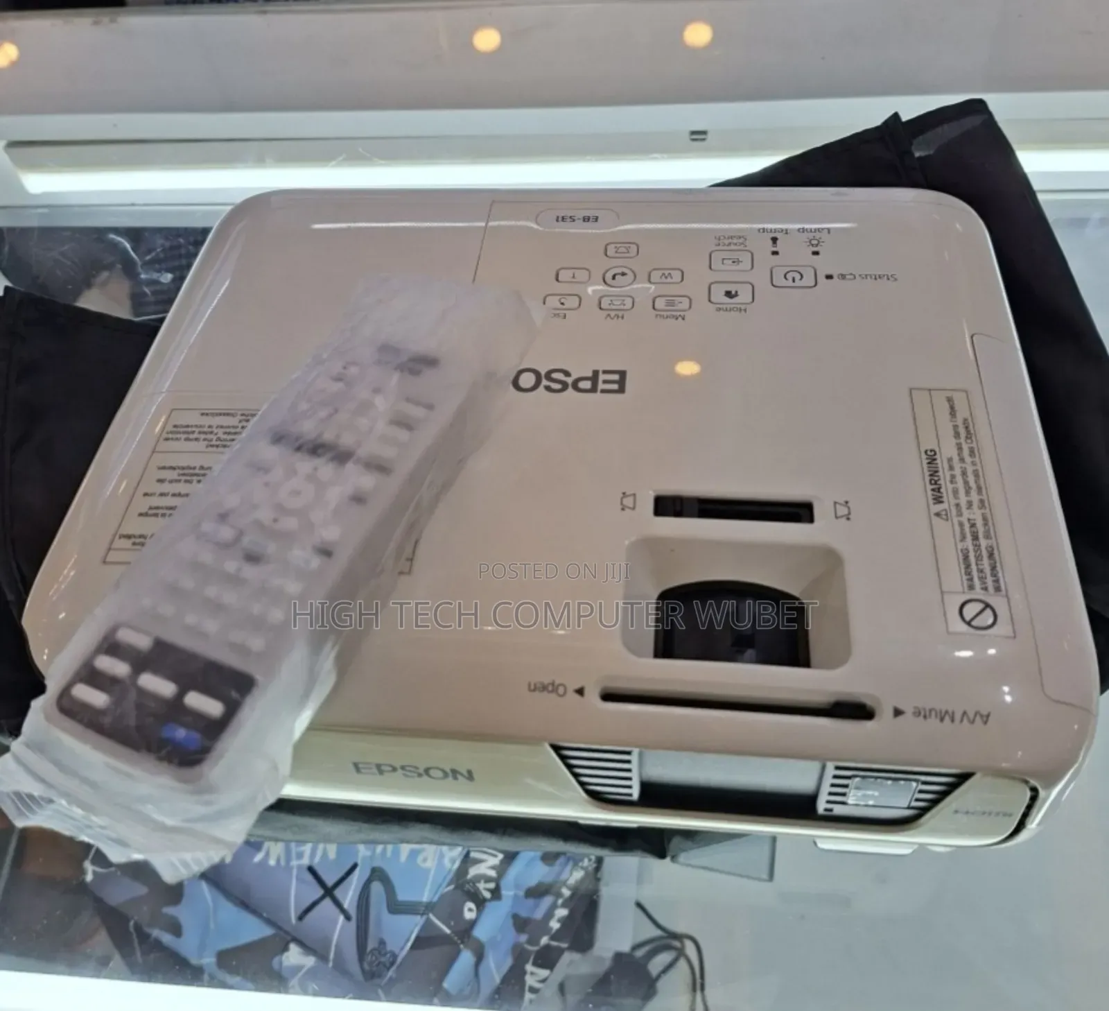 Epson Projector Model Name: Eb-S31 Has : Bag Remote