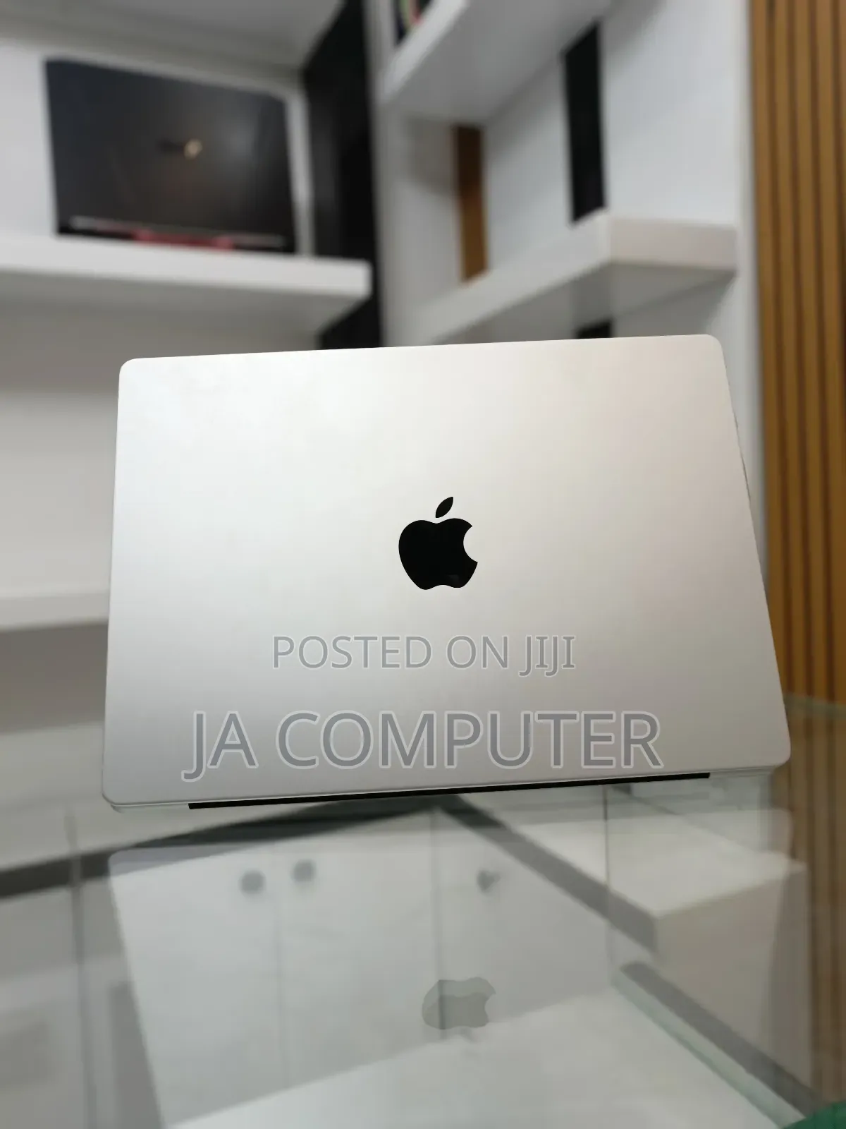 New Laptop Apple MacBook Pro 2023 M3 14-Inch 8GB Apple M3 Pro SSD 512GB