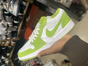 Photo - Air Jordan 1 Low