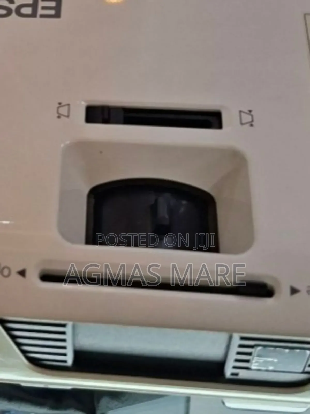 Epson Projector Model Name: Eb-S31 Has : Bag Remote