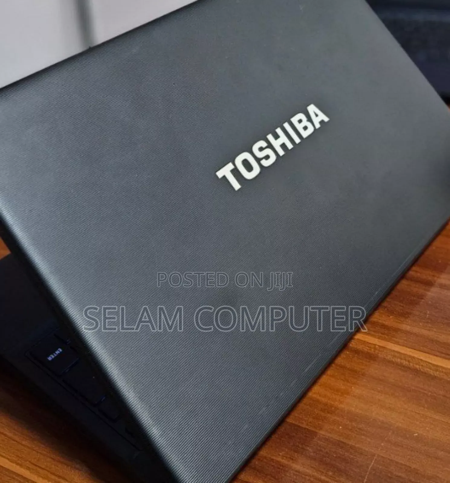 New Laptop Toshiba Satellite C850 4GB Intel Core I5 SSD 320GB