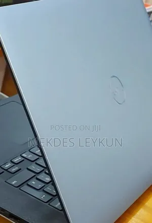New Laptop Dell Precision 15 3520 16GB Intel Core I7 SSD 512GB