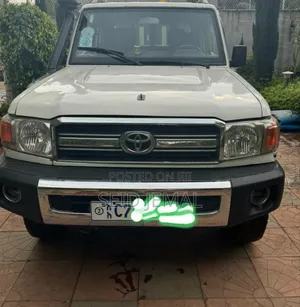 Photo - Toyota Land Cruiser 2018 White