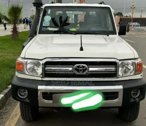 Toyota Land Cruiser 2018 White