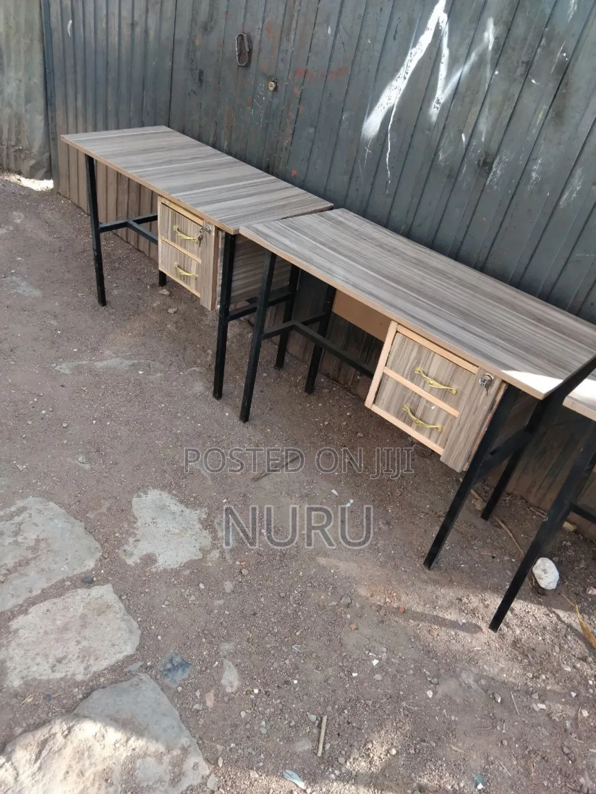 የቢሮ ጠረጴዛ 1m