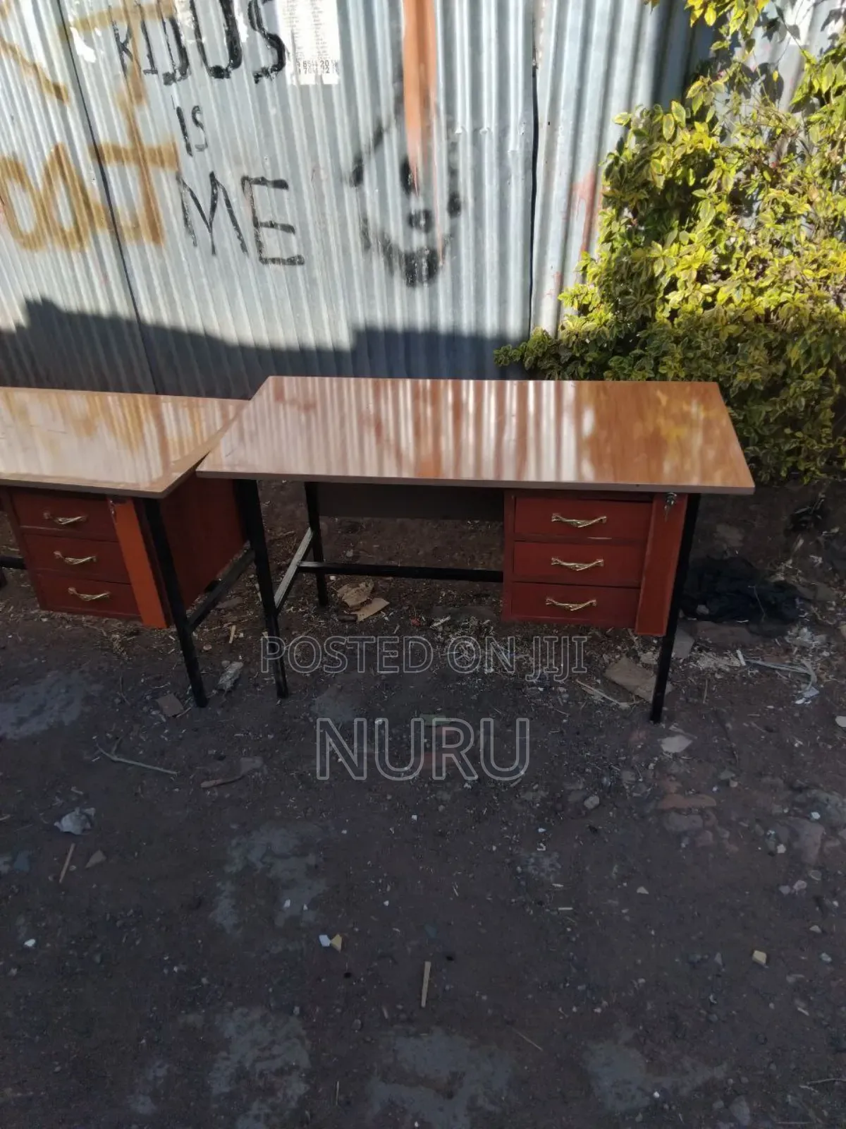 የቢሮ ጠረጴዛ 1m