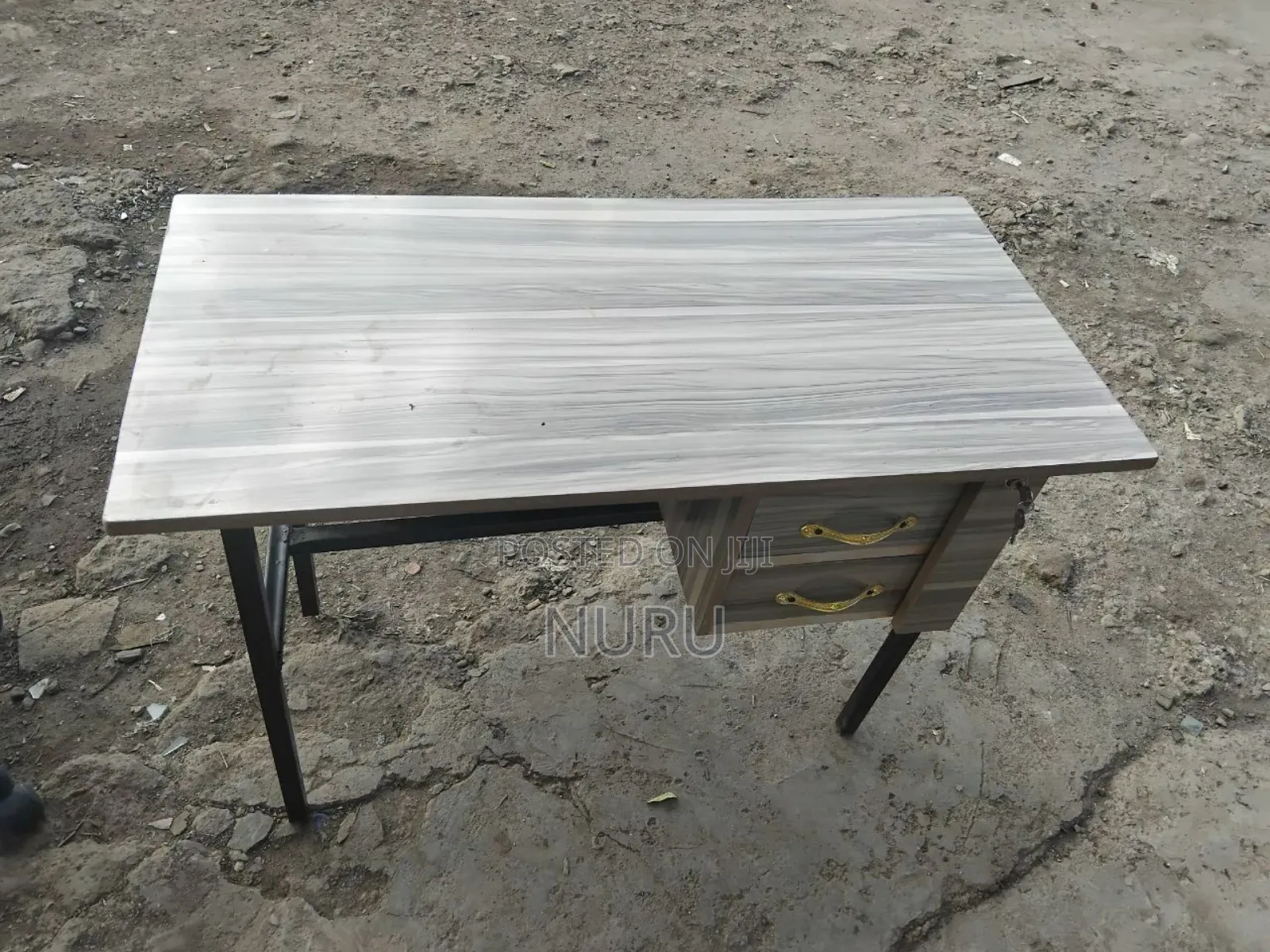 የቢሮ ጠረጴዛ 1m