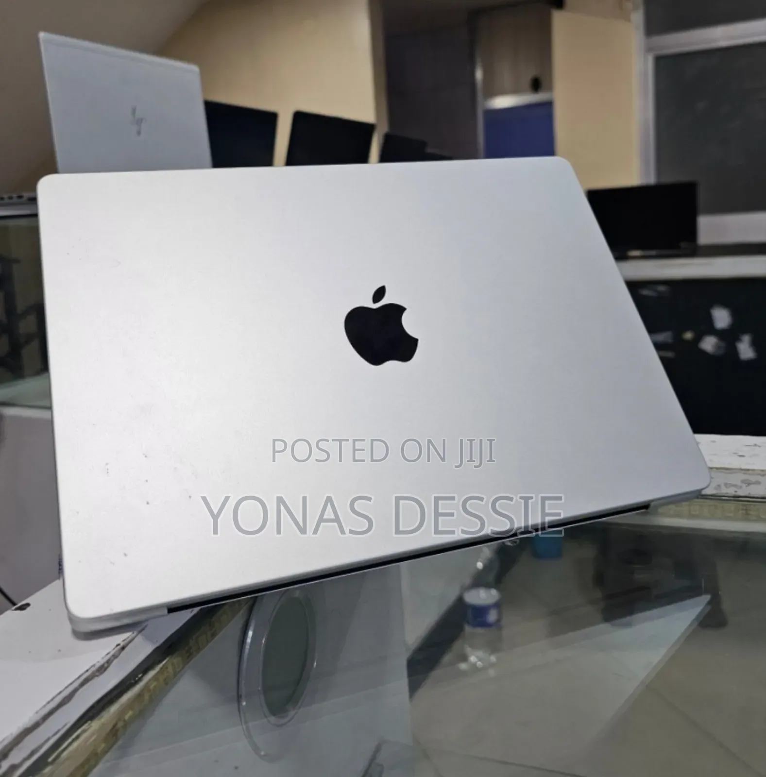 New Laptop Apple MacBook Pro 2023 M3 14-Inch 8GB SSD 512GB