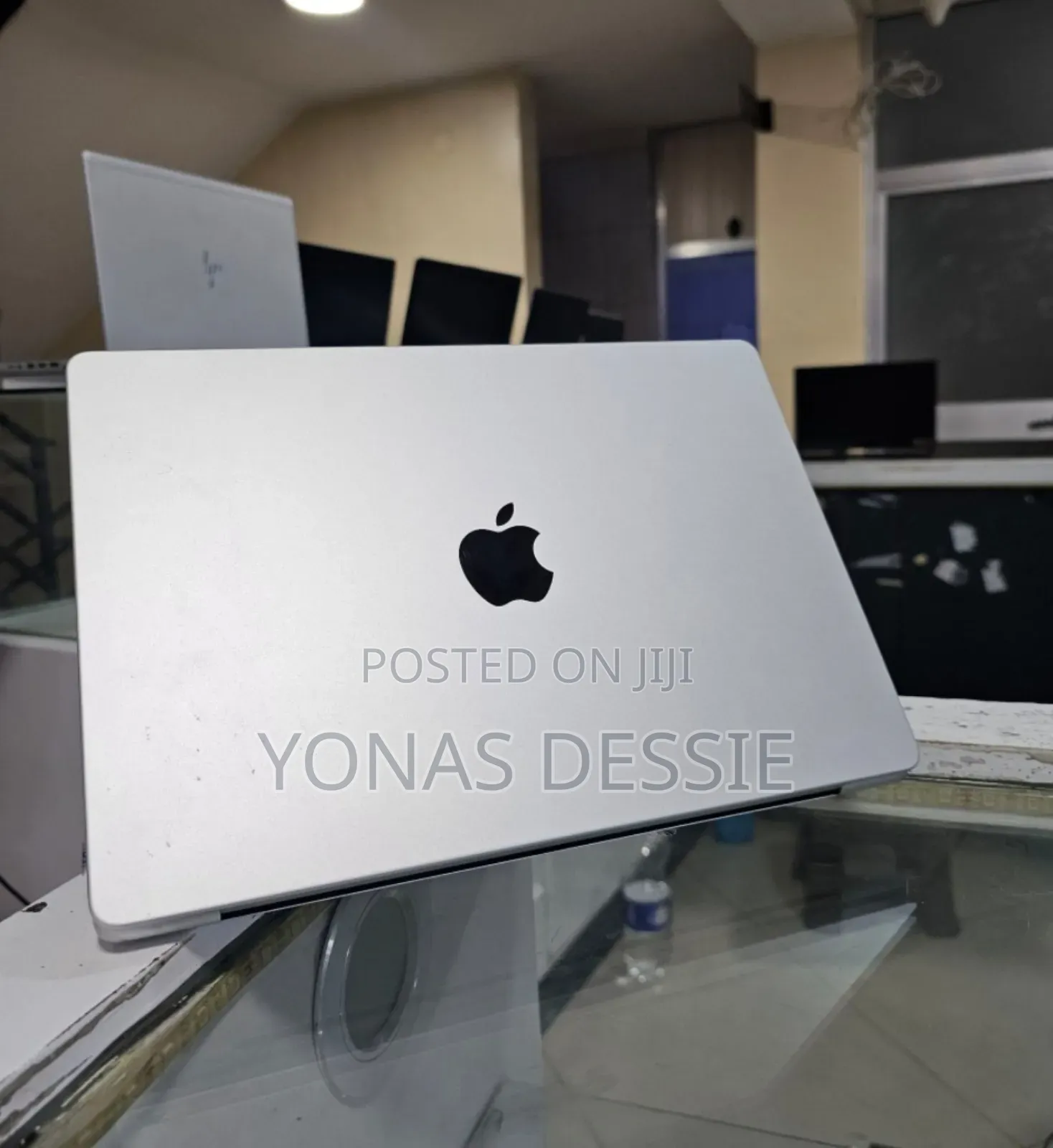 New Laptop Apple MacBook Pro 2023 M3 14-Inch 8GB SSD 512GB