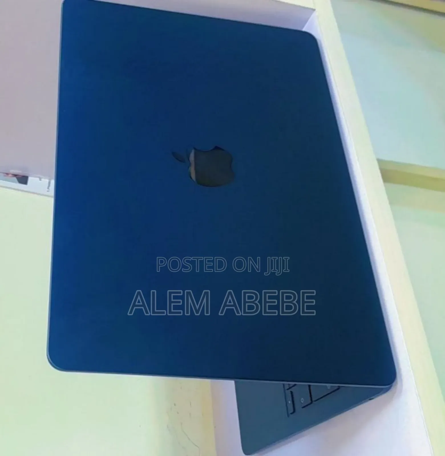 New Laptop Apple MacBook Air 2022 M2 8GB Apple M2 SSD 256GB