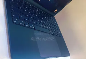 New Laptop Apple MacBook Air 2022 M2 8GB Apple M2 SSD 256GB